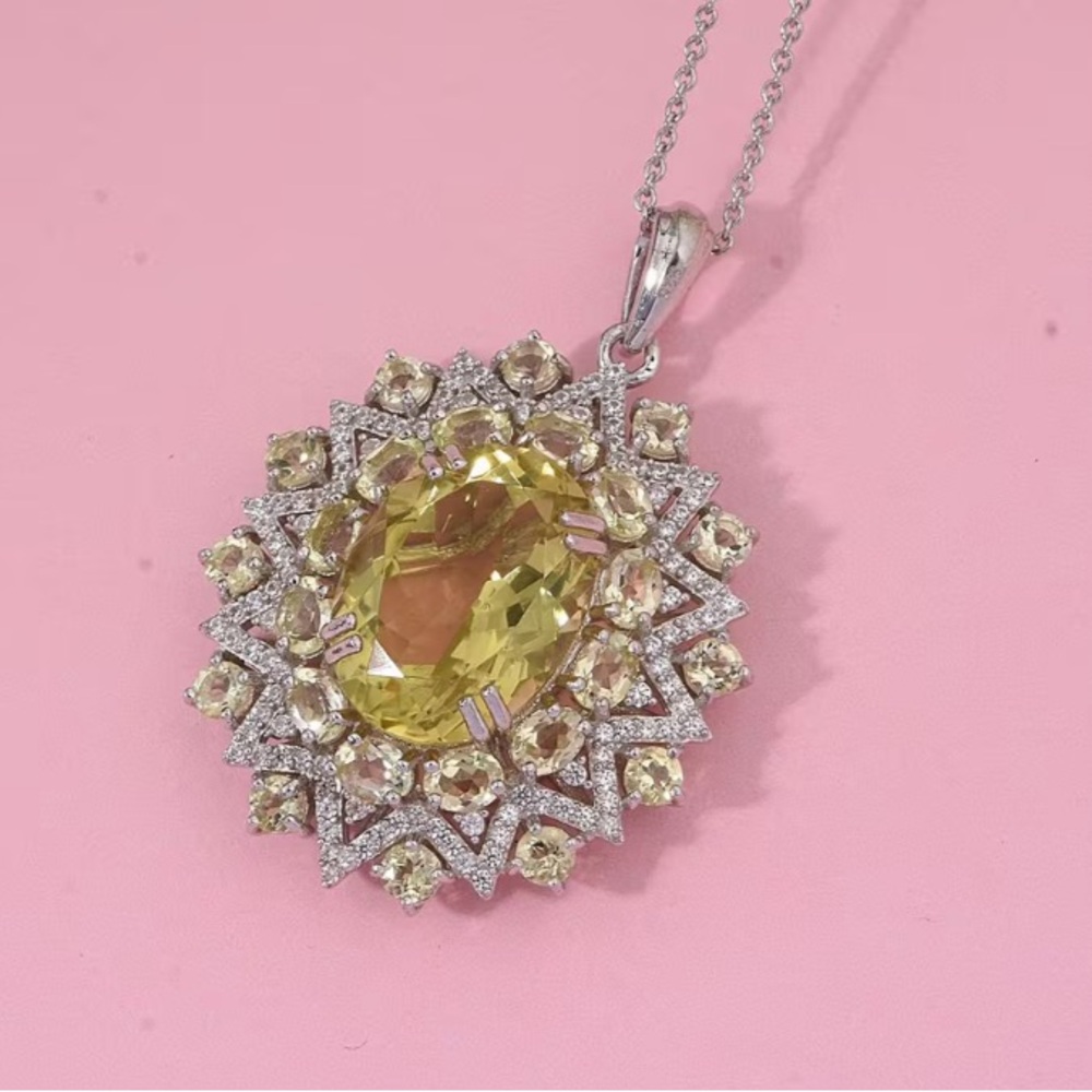 💛Green Gold Quartz Eclipse Pendant💛